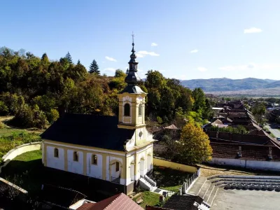 Biserica Ortodoxă Lăpușnicu Mare 2 - ValeaAlmajului.ro